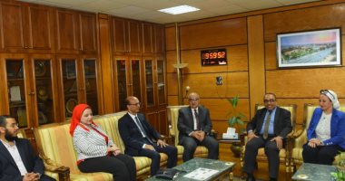 رئيس جامعة أسيوط يستقبل مساعد وزير التعليم العالى للتحول الرقمى.. صور