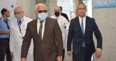 "الغضبان" يزور مريضا قادما من بلجيكا لاستكمال علاجه ببورسعيد 