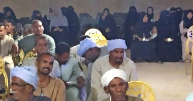 محافظ أسوان يتابع جهود مبادرة "لتسكنوا إليها" لتخفيف أعباء المقبلين على الزواج