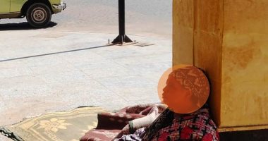فريق التدخل السريع بأسوان يوفر الرعاية الاجتماعية لسيدة بلا مأوى مريضة نفسياً