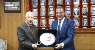 محافظ الفيوم يهنئ رئيس هيئة قضايا الدولة بتولي مهام منصبه.. صور