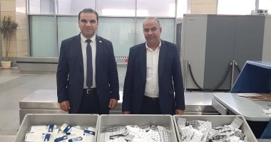 جمارك مطار برج العرب تضبط محاولة تهريب كمية من الأدوية البشرية.. صورِ