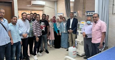 خريجو طب أسوان يتبرعون بجهاز غسيل كلوى للمستشفى الجامعى