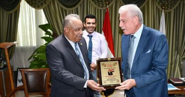 محافظ جنوب سيناء يستقبل عميد كلية العلوم الأزهرية لعرض إنجازات الكلية