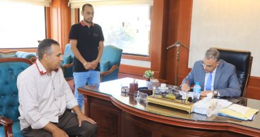 محافظ سوهاج والسكرتير المساعد يلتقون 132 مواطنا لبحث مطالبهم وحل شكواهم