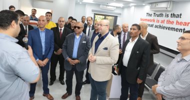 محافظ بنى سويف ورئيس جهاز تنمية التجارة الداخلية يتفقدان مقر السجل التجارى المميز