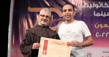 مهرجان المركز الكاثوليكى يكرم الزميل بهاء نبيل على التغطية المتميزة للدورة 70