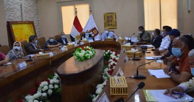 محافظ الوادى الجديد يتابع إنشاء البوابة الجغرافية وتطبيق الذاكرة المؤسسية