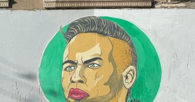 بالجرافيتى.. "خالد" يرسم نجوم كرة القدم على الجدران