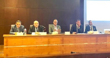 السياحة والآثار تنظم جلسة نقاشية عن قانون المنشآت الفندقية والسياحية الجديد