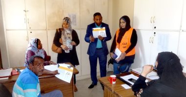 حملة توعية حول مكافحة وعلاج الإدمان لجميع العاملين بمجلس مدينة الأقصر.. صور