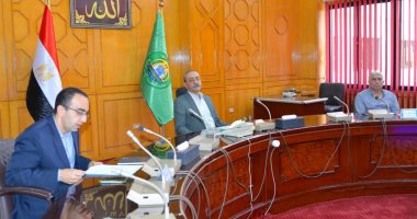محافظ الإسماعيلية يعقد اجتماعا بشأن إنشاء سوقين حضاريين بمدينة القنطرة غرب