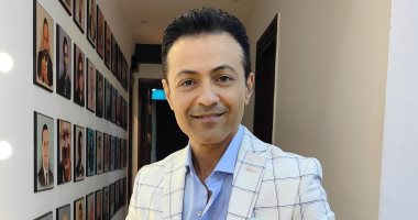 الإعلامى محمد سعيد محفوظ يتعرض لحادث يتسبب فى حريق سيارته
