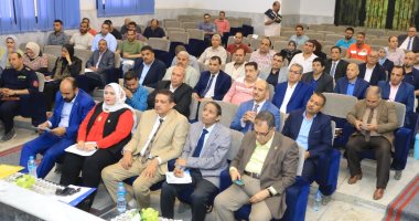 محافظ سوهاج يعقد الاجتماع الدوري لبحث موقف مشروعات مبادرة حياة كريمة
