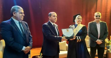 كلية التكنولوجيا والتعليم بجامعة حلوان تنظم حفلاً لتخريج الطلاب.. صور