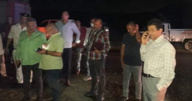 مدير أمن سوهاج ينتقل لمكان حادث الصحراوى الغربى ويتابع نقل المتوفين والمصابين