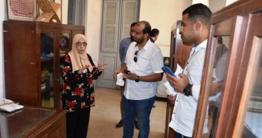 لجنة حصر المبانى ذات الطراز المعمارى المتميز تعاين منزل العقاد بأسوان.. صور