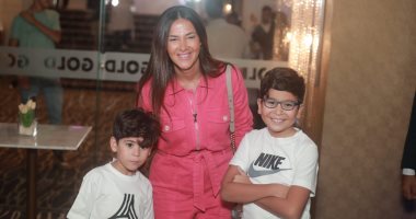 دنيا سمير غانم وهشام ماجد ورامي رضوان يحضرون عرض "تسليم أهالي" مع الجمهور