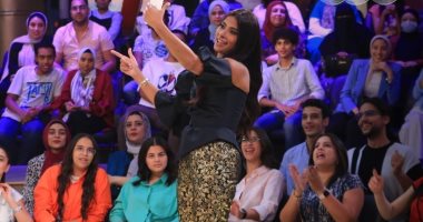 روبي لـ منى الشاذلى: صليت استخارة فى اختيار اسم ابنتى "طيبة" وعلمتنى أصون لسانى