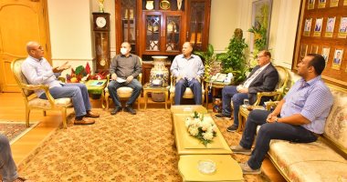 حياة كريمة.. محافظ أسيوط يلتقى رئيس جهاز تعمير الوادى الجديد لمناقشة تنفيذ المشروعات