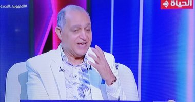 الشاعر عماد حسن: كلمات أغنية "للى" غريبة على أكرم حسنى ومحمد منير غناها بطريقة مختلفة