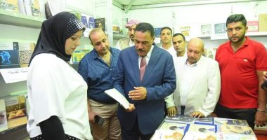 بجنيه واحد ممكن تشترى كتاب بمعرض محافظة مطروح.. تعرف على التفاصيل 