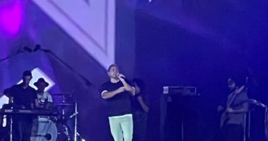 عمرو دياب بعد مشاهدته جمهور حفله بالعلمين: ما شاء الله