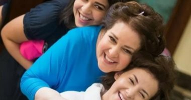 فى ذكرى وفاتها الأولى.. 8 أعمال جمعت دلال عبد العزيز بابنتيها دنيا وإيمى سمير غانم