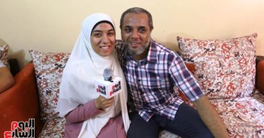 والد الثانية على الثانوية: مريم سجدت أول ما عرفت النتيجة وربنا عوض تعبنا خير.. صور