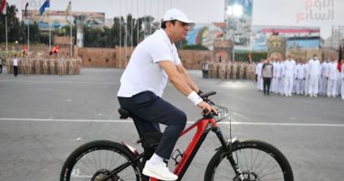 الرئيس السيسي يتفقد الكلية الحربية فجرا ويعقد لقاء مع الطلبة
