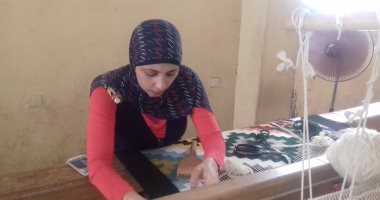 إبداع على أوتار النول.. رسومات سجاد فوه تحاكي الطبيعة.. منتجات المدينة الشهيرة تصل للدول الأوروبية.. الأيدي الناعمة تقتحم المجال.. والمحافظة ووزارة التضامن يسوقان المنتجات.. والصناع: لن نترك مهنة الأجداد.. صور