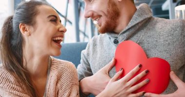  مش نظرة وابتسامة.. 6 نصائح لازم تعملها عشان تكسب قلب زوجتك