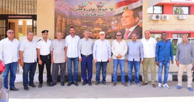 محافظ الأقصر يتابع العمل فى مشروعات حياة كريمة بقرى مدينة أرمنت.. صور