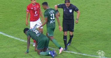 طرد مورو ساليفو خلال مباراة الأهلى والاتحاد السكندرى.. فيديو