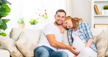 إتيكيت التعامل مع الحامل.. التعليق على الملابس وتغير الملامح مرفوض