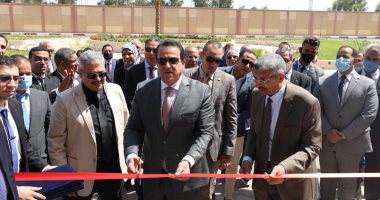 وزير التعليم العالى يتفقد المعامل البحثية بمركز بحوث وتطوير الفلزات
