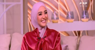 هلا رشدي: محمد منير سمع صوتي وعجبه إني غنيت بطريقتي وهغني معاه ديو