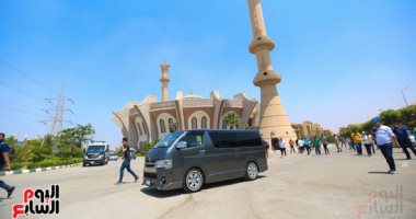 انتهاء صلاة الجنازة على جثمان رجاء حسين ودفنها بمدافن العائلة بأكتوبر