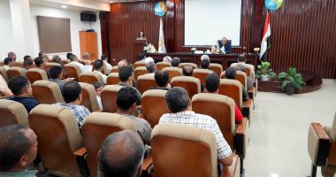 رئيس مياه سوهاج يكرم المتميزين ببرامج المسار الوظيفى.. صور