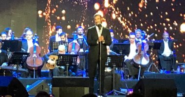 جمهور كاظم الساهر بدار الأوبرا يتفاعل مع أغانيه لنزار قبانى ومنها "زيدينى عشقا"