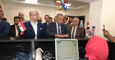 وزير التموين ومحافظ بنى سويف يتفقدان المركز التكنولوجى المطور لخدمة أصحاب البطاقات