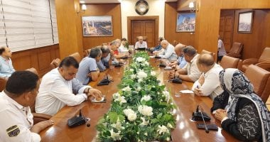 محافظ بورسعيد يشدد على إزالة الإشغالات والتعديات وتكثيف حملات النظافة