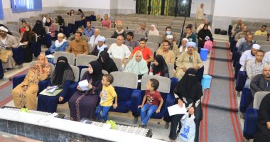 محافظ سوهاج ونائبه والسكرتير المساعد يلتقون 142 مواطنا لبحث مطالبهم وحل شكواهم