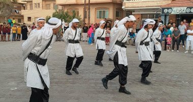 مهرجان "صيفك أحلى" يُعيد البهجة لشاطئ العريش.. عروض طائرات ورقية فى السماء ورقصات شعبية على الكورنيش.. الشباب يتنافسون فى إبراز مهاراتهم الرياضية.. وتكاليف الحضور مجانية وأسعار الشاليهات تبدأ من 150 جنيها لليلة