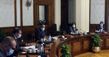 رئيس الوزراء يستعرض آليات وحوافز الاستثمار فى خامات "الكوارتز" والرمال البيضاء"