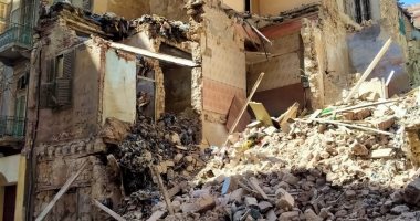 انهيار عقار خال من السكان بحى الجمرك فى الإسكندرية