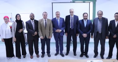 ممرٌّ شرفى بجامعة الأزهر فرع البنات فى وداع محمد المحرصاوى رئيس الجامعة
