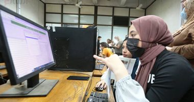 كليات المرحلة الأولى تفتح أبوابها.. توافد طلاب الثانوية العامة على معامل التنسيق