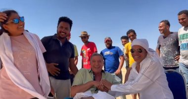 محمود حميدة ينشر فيديو وصور لكواليس فيلم "مطرح مطروح"
