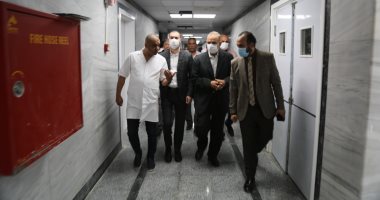 محافظ كفر الشيخ يطمأن على الحالات المنقولة من مستشفى كفر الشيخ للعبور.. صور